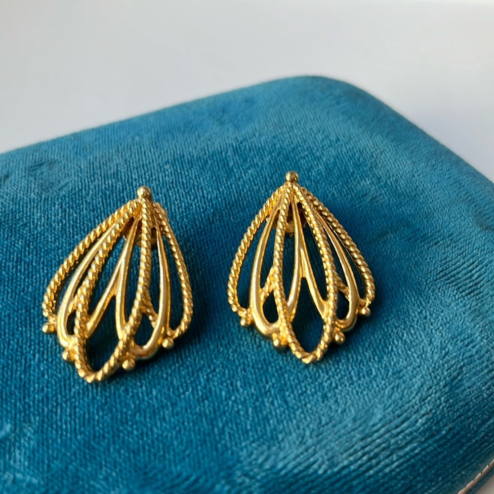 024 "Gilded Mesh"Vintage Avon Gold Tone Smooth & Textured pierced Earring
